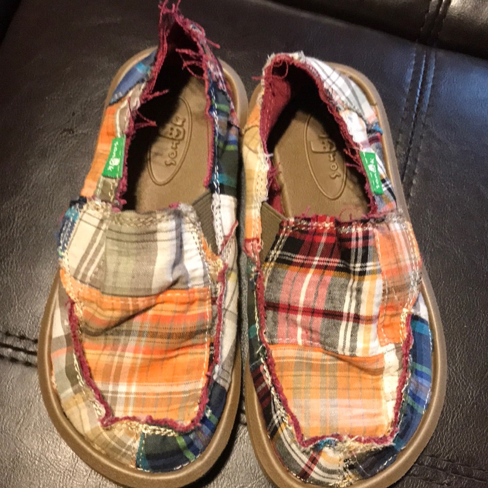 Size 10 kid unisex sanuk slip on shoes.